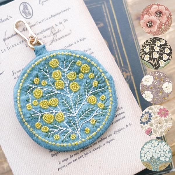 フラワーキーポーチ（ザリ刺繍） 
